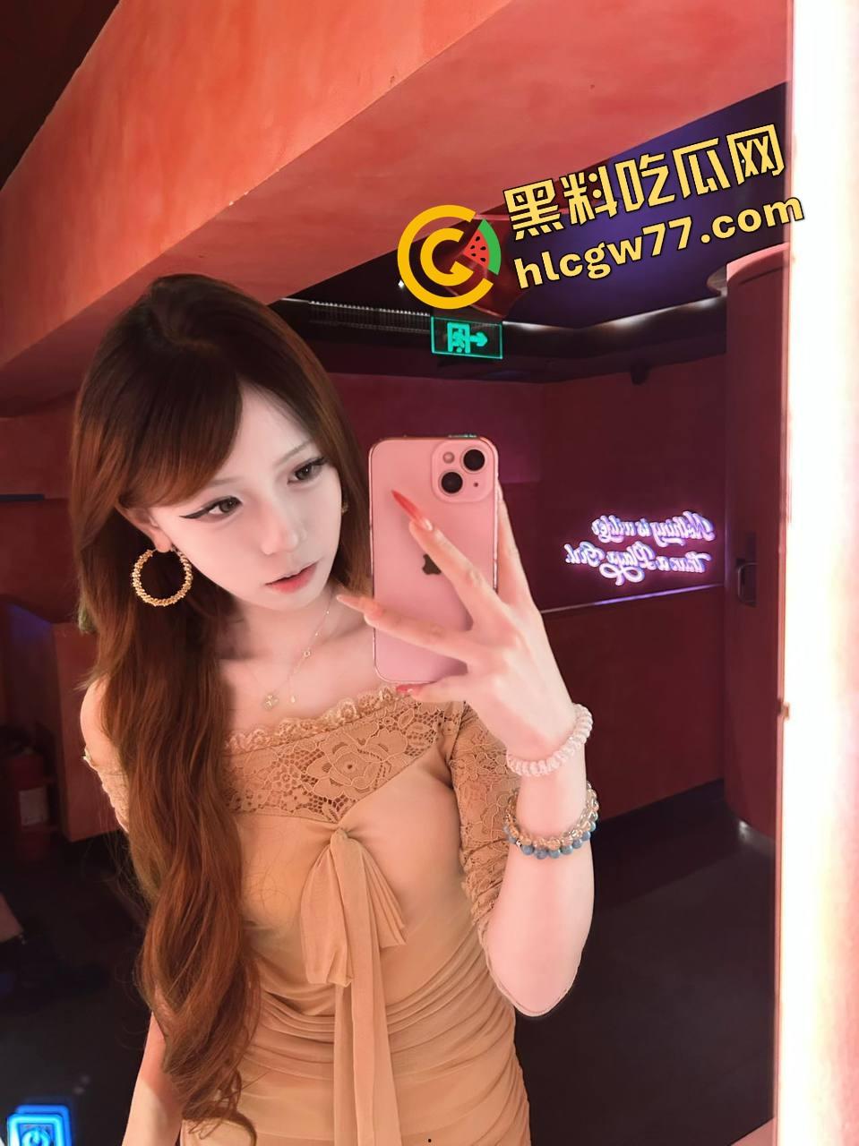 舔了半年公司女同事『周倩瑶』结果人家晚上骑着大屌浪到喷水,白天装清高晚上喂精!-2