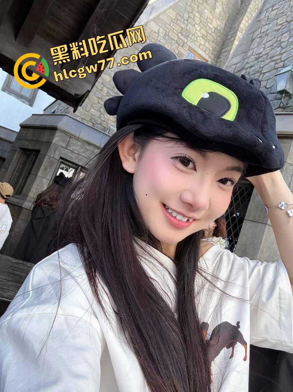 舔了半年公司女同事『周倩瑶』结果人家晚上骑着大屌浪到喷水,白天装清高晚上喂精!-7