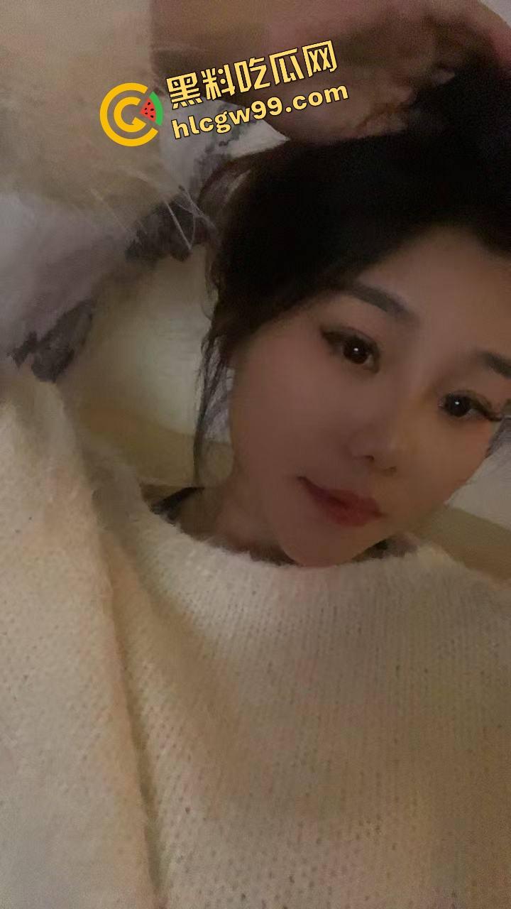 福州黄金甲夜总会卖淫女【郑燕】KTV工作完回乡报恩,约炮乡村大哥多体位爆干骚逼!-5