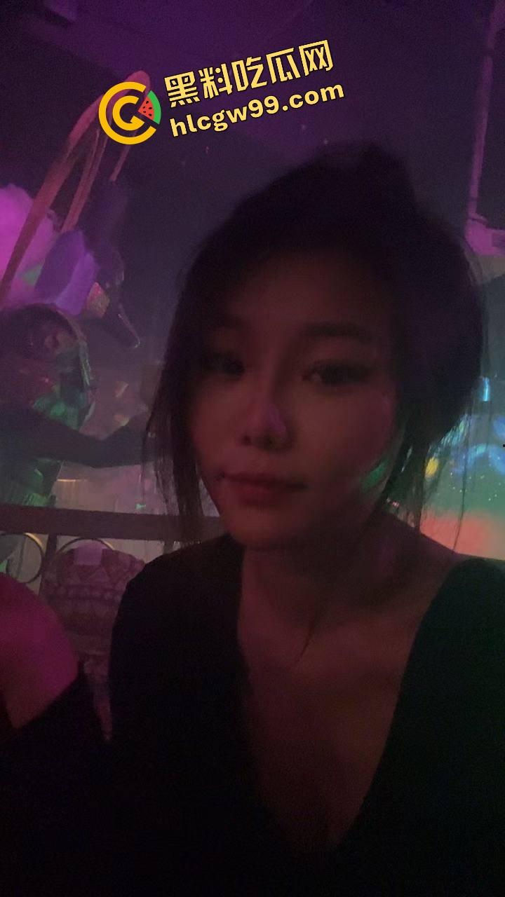 福州黄金甲夜总会卖淫女【郑燕】KTV工作完回乡报恩,约炮乡村大哥多体位爆干骚逼!-6