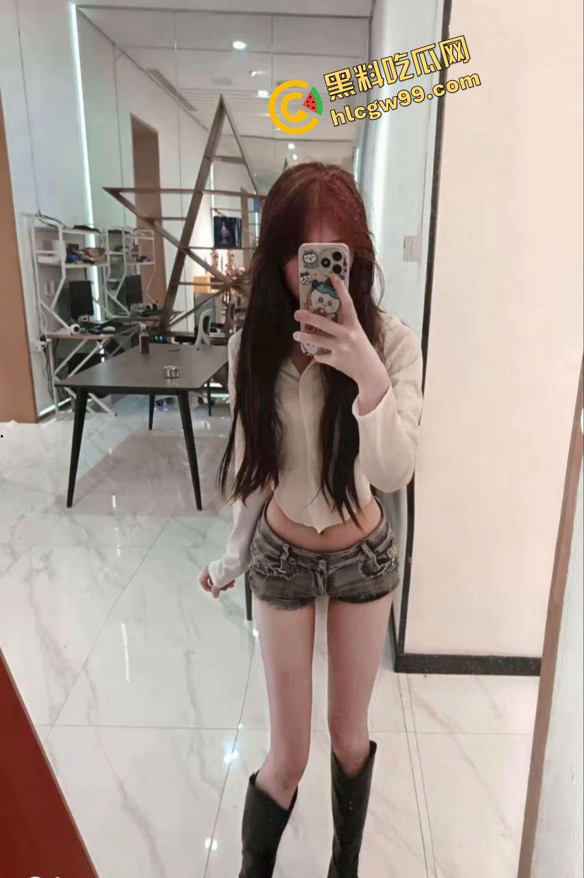 重庆艺术学校清纯嫩妹【何颖】沐浴露洗澡露奶露逼，镜子前无套后入 扶墙淫荡做爱！独家曝光流出！-2