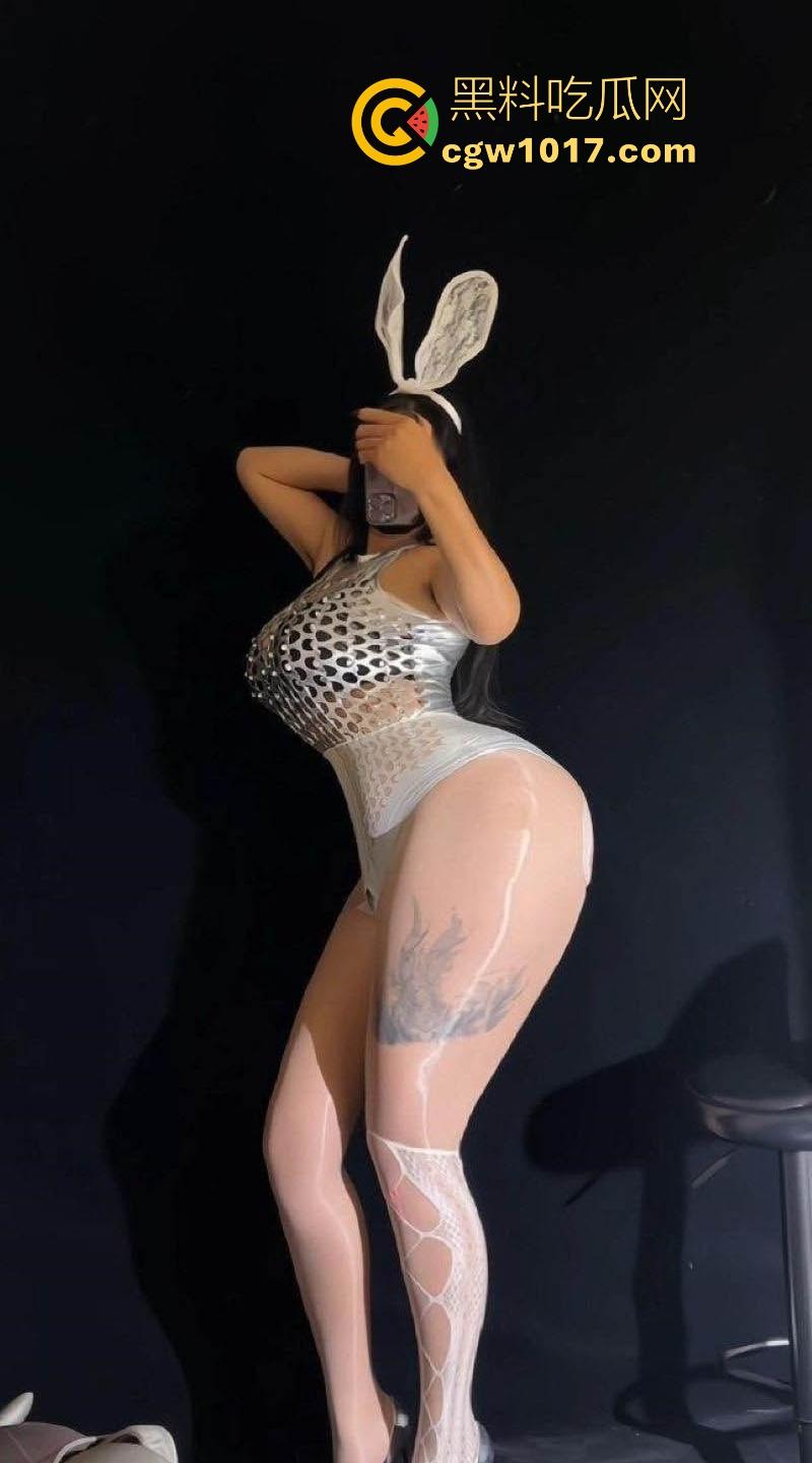 快手巨乳御姐【三撕后刑】表面丝袜美腿舞姿撩人,谁知私下是巨乳肥臀反差婊!丝袜撕裂肥臀狂摇,双人啪啪内射 。-6