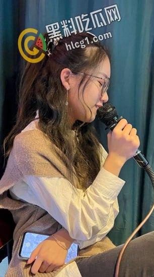 武汉大学新生 阳洋 被学长爆操调教还将视频放到外网卖钱！外表看似清纯 实则内心淫荡无比-1