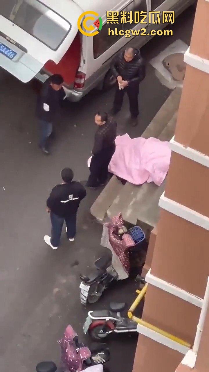 郑州男子跳楼惨烈收场,脑袋撞窗沿直接分离,场面堪比关公斩华雄!-4