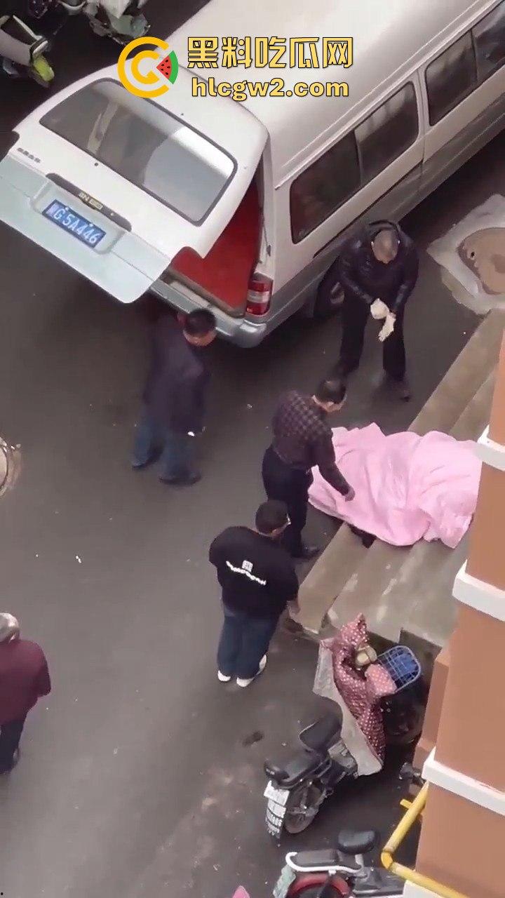 郑州男子跳楼惨烈收场,脑袋撞窗沿直接分离,场面堪比关公斩华雄!-5