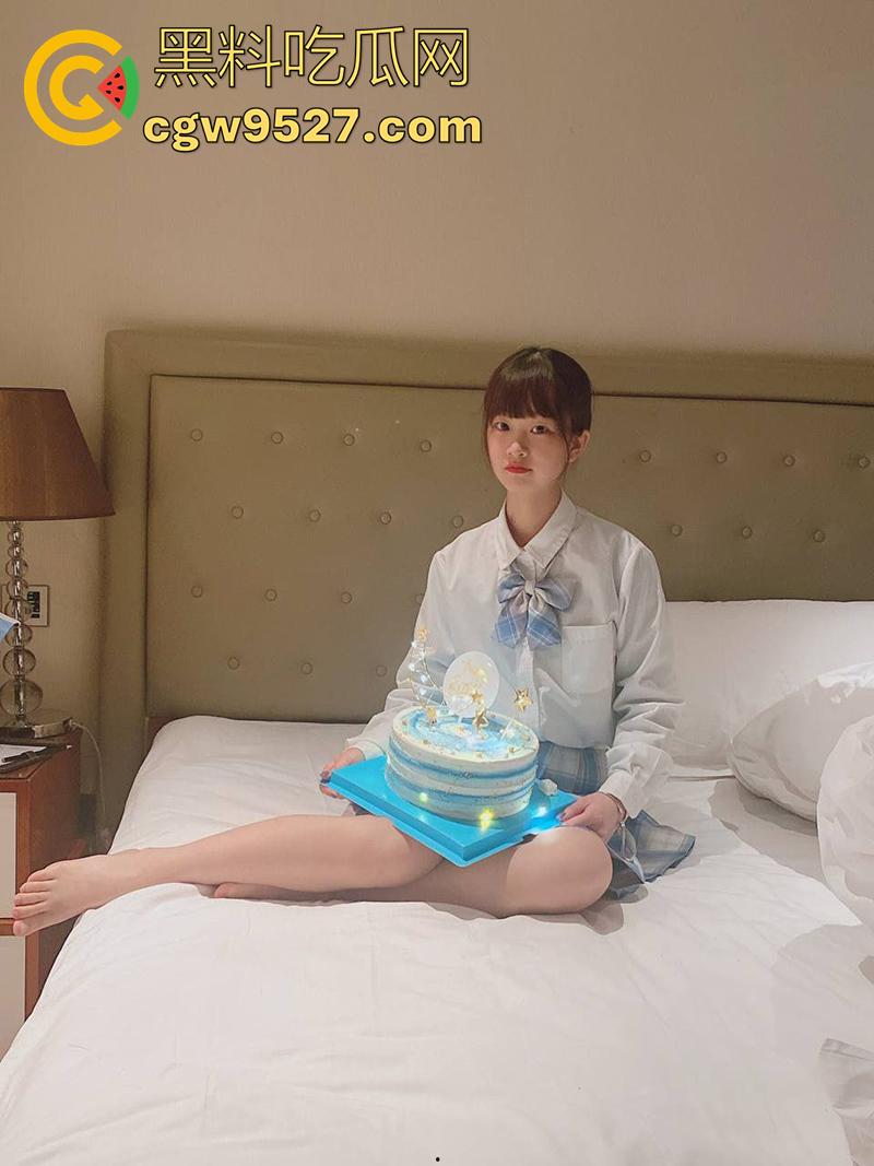 曝光长腿骚逼前女友【王萌萌】,和同学团建喝多被带走3p,被男友调教夹着跳蛋去迪士尼,真是骚到极致了!-2