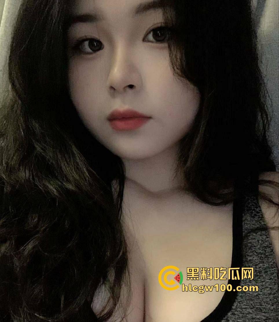 嫩出水的十九岁，晋城高中清纯妹两千元被金主拿下，全裸扣逼白浆四溢，两颗大奶摇摇欲坠小编都馋了！-2