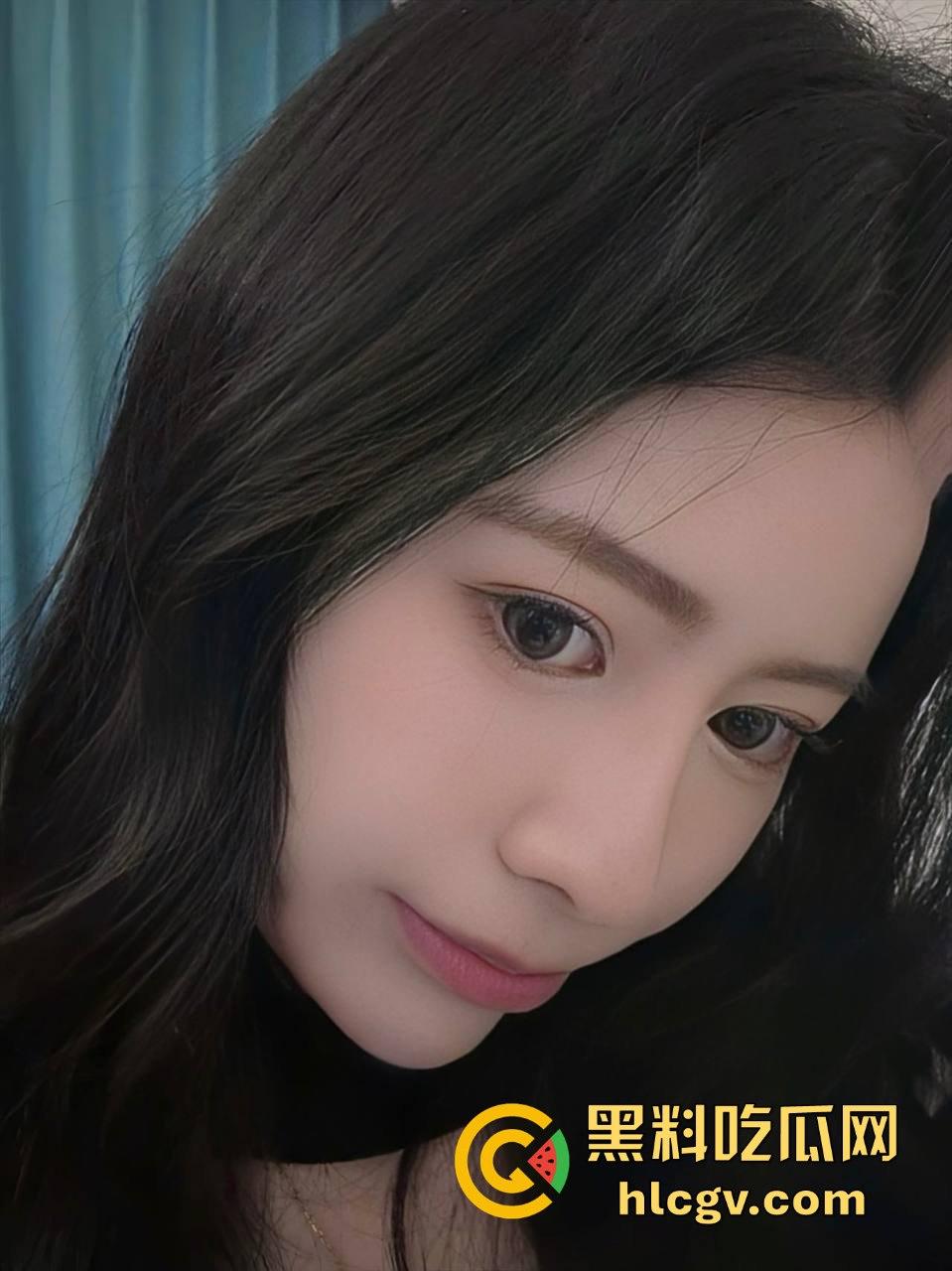 上海绿奴自爆极品骚妻！丝袜长腿撩到极致在线求单男！主动掰开骚穴邀单男干到爽！-21