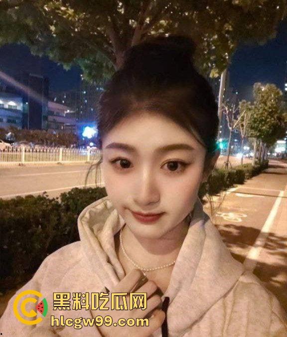 足浴店前台【吴婷婷】反差母狗彻底沦陷，高颜值舔狗一堆，最后还是被富二代调教，绑在情趣道具上爆操到失神！-2