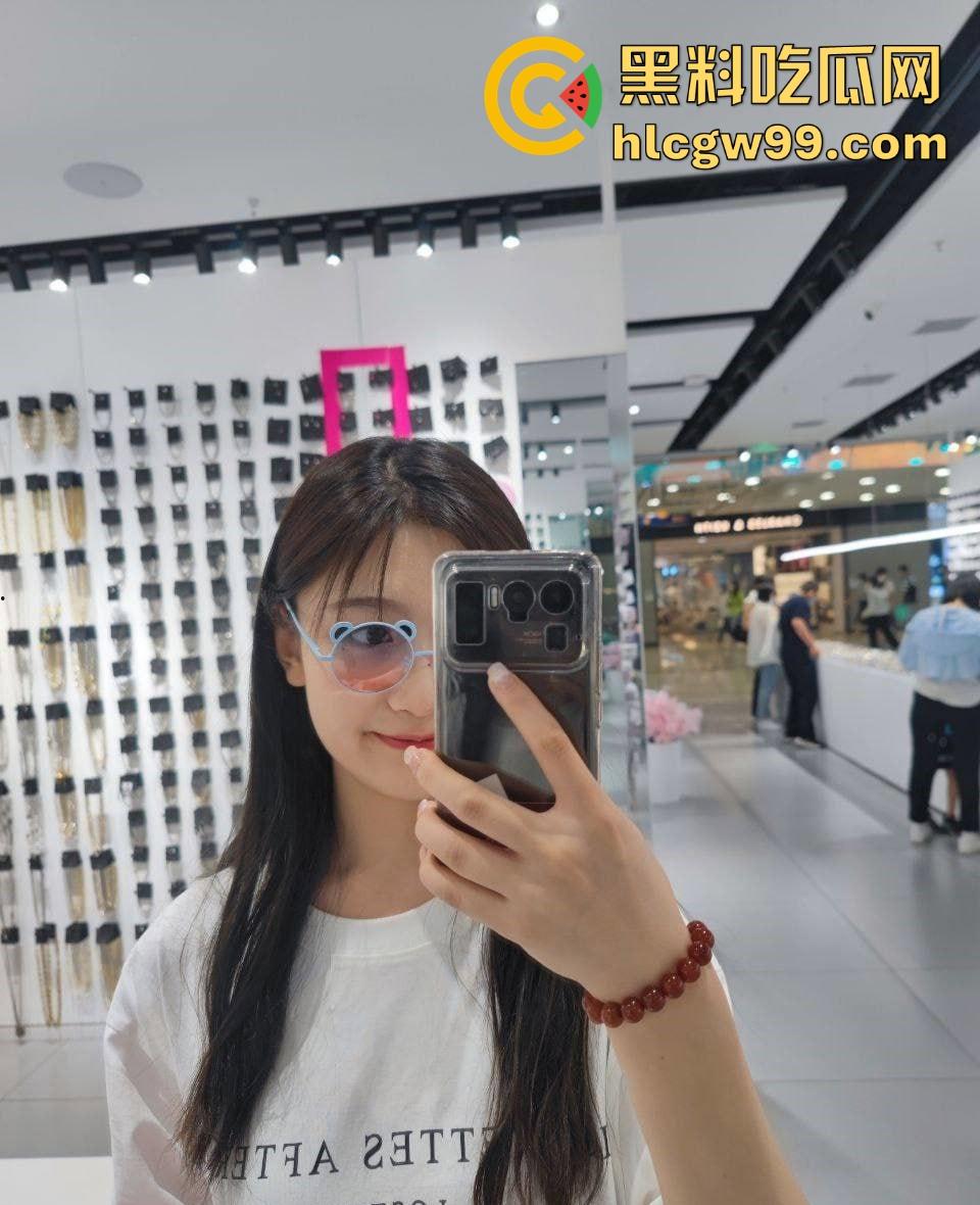 足浴店前台【吴婷婷】反差母狗彻底沦陷，高颜值舔狗一堆，最后还是被富二代调教，绑在情趣道具上爆操到失神！-4