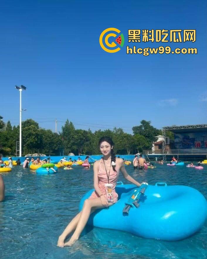 足浴店前台【吴婷婷】反差母狗彻底沦陷，高颜值舔狗一堆，最后还是被富二代调教，绑在情趣道具上爆操到失神！-10