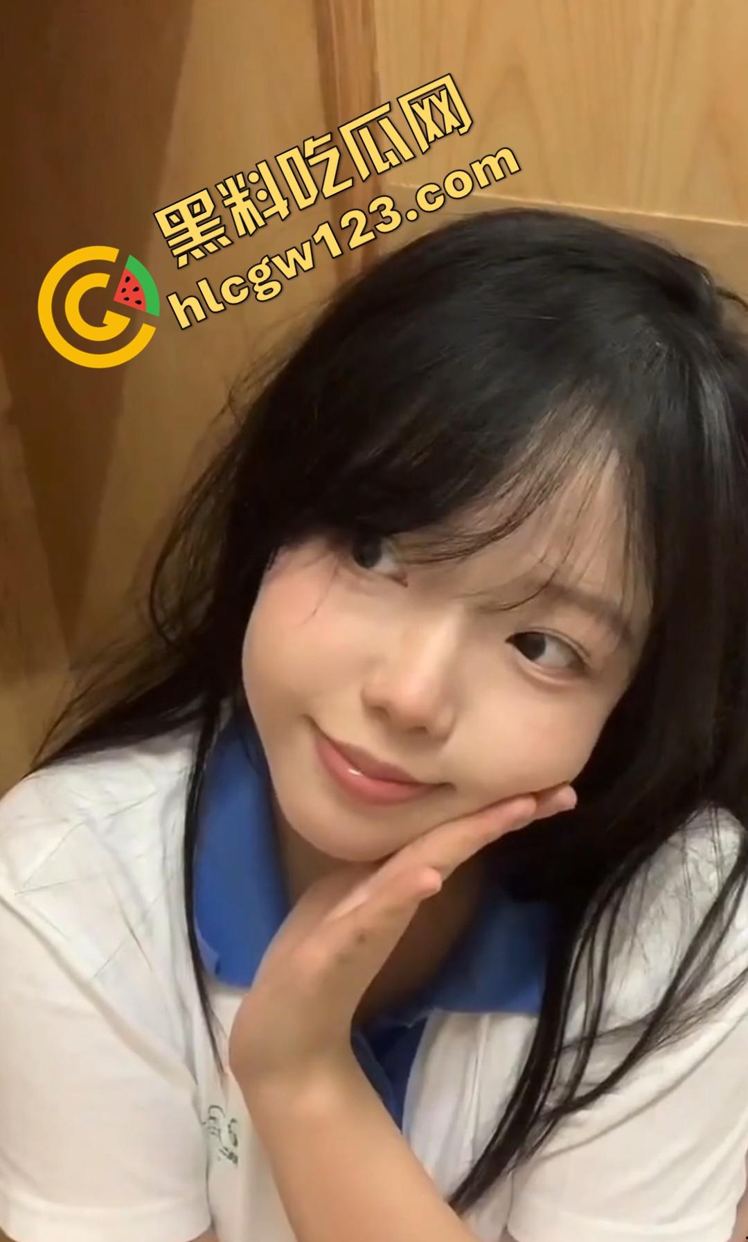 抖音【勾勾小公主】故意勾引校长破处,要求校长强行内射并且买奢侈品,不然发抖音曝光!-3