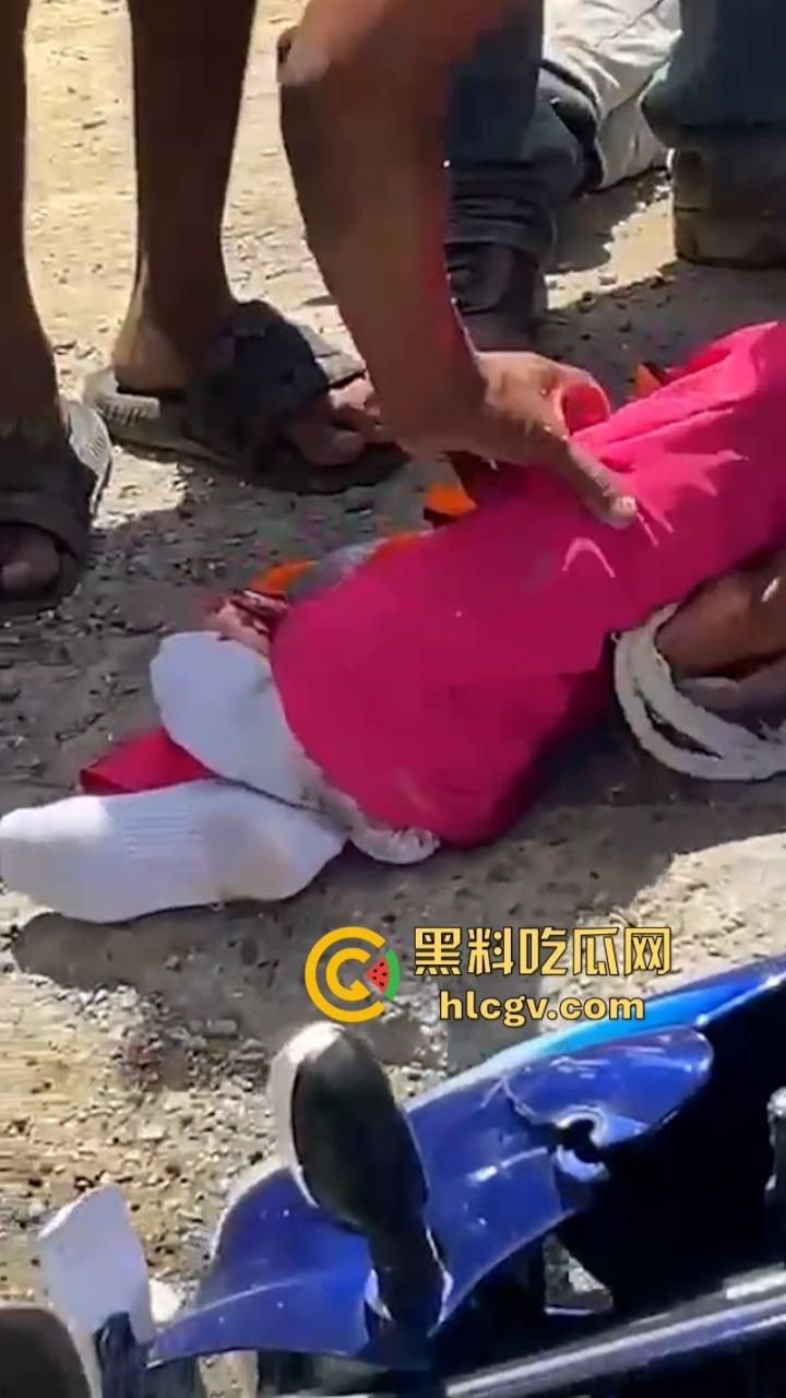 胆小别点!多米尼加高速车祸致三人碾成肉饼 无码实拍曝光惨烈现场-4