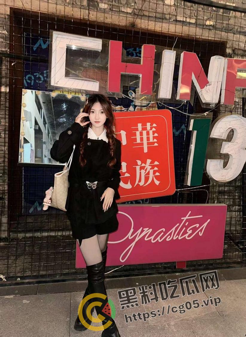 上海外国语学院校花 校内露出口交 教学楼道内大战 体液洒满校园 被富二代玩腻后曝光-1