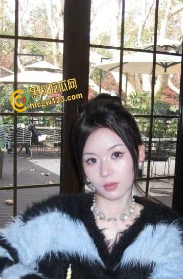 00后模特【蒯欣欣】清纯T台变情趣野猫，白虎肥臀后入，娇喘勾魂内射还想再来一炮!-3