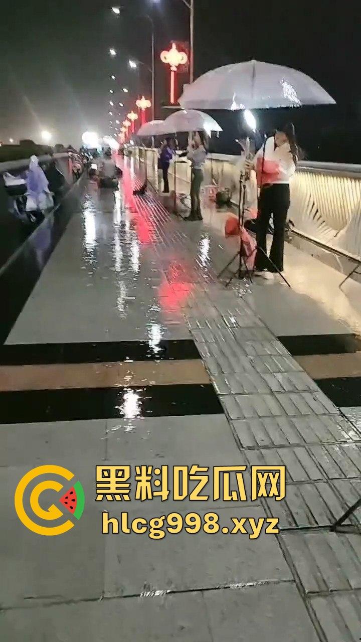 山西网红一条街！南州大桥下全是网红乞丐，美女挤满400多人，乞讨都成产业了！-6