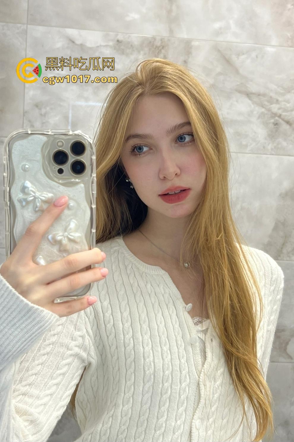 俄罗斯高颜值情侣【ShineTeens】,瘦身小骚货被巨屌蛮族鸡巴猛操子宫,艺术气息喷汁如油画!-1