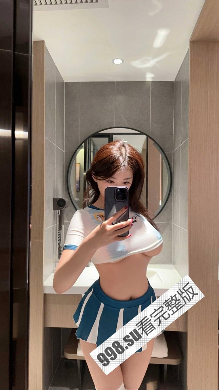 爆奶女神惊艳微密圈！新晋极品网红『奶宝妹纸』最新 VIP 定制私拍 极品爆乳蜜桃臀足球宝贝-1