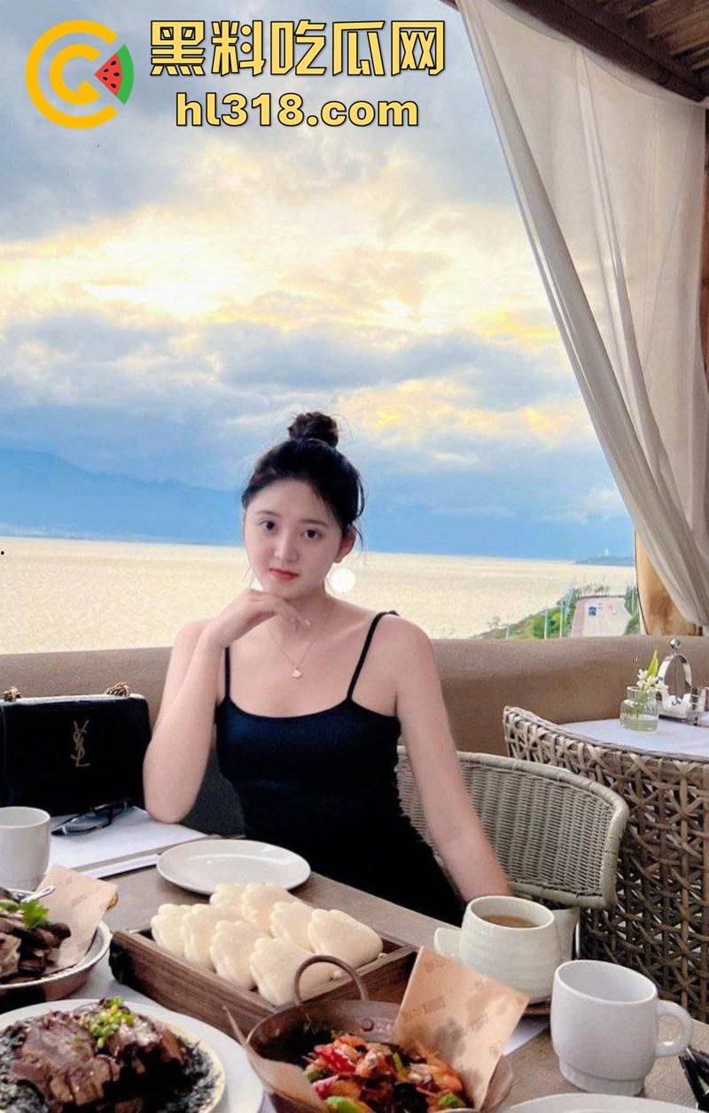 巨乳长腿母狗婊郭珊,身材极品性感尤物,和男友组团出去玩,竟偷情男友兄弟,视频流出被曝光!-4