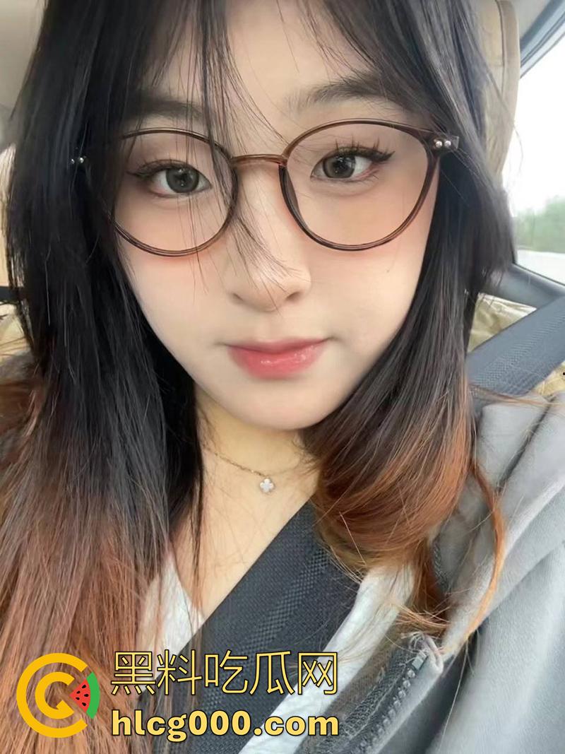 大神探探约啪高颜值眼镜妹，巨乳肥臀职业幼师，看起来斯斯文文，但床上是真的骚，真是爽翻了！-2