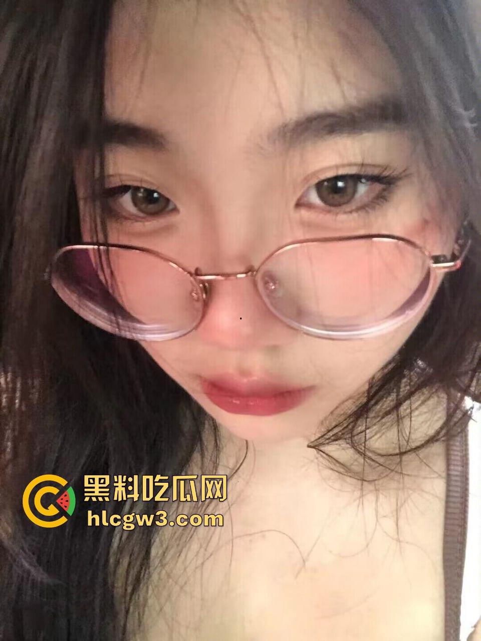 爱跳舞的反差眼镜娘【曹伊宁】和男友自拍流出 娇喘连连自动打桩机式疯狂  一秒变母狗!-8