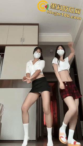 抖音13W粉丝网红【桃子】，极品双人裸舞 富哥版和抖音版居然还不一样-11