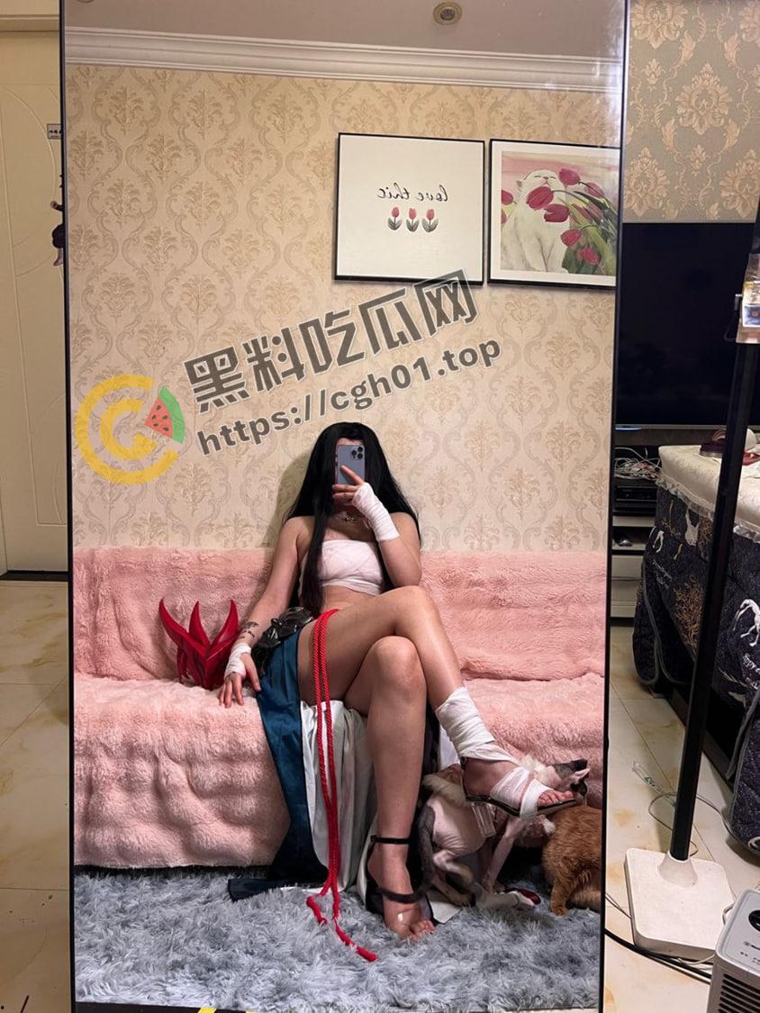 网盘流出！金主爸爸的校花母狗 黑丝高冷御姐被射满脸  爱cos的肉便器孕气都不会太差-1