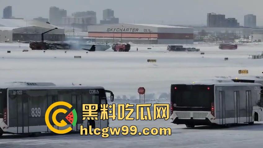 美国飞机又又又出事了！明尼苏达州飞往多伦多皮尔逊的飞机机腹朝天降落，堪比电影特效，幸好没人死亡。-7