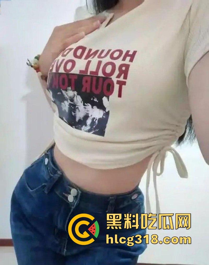 广东城建职业技术学院【李思洁】高颜值巨乳反差婊 粉乳嫩穴曲线火辣，肥臀美乳性瘾极强。-4