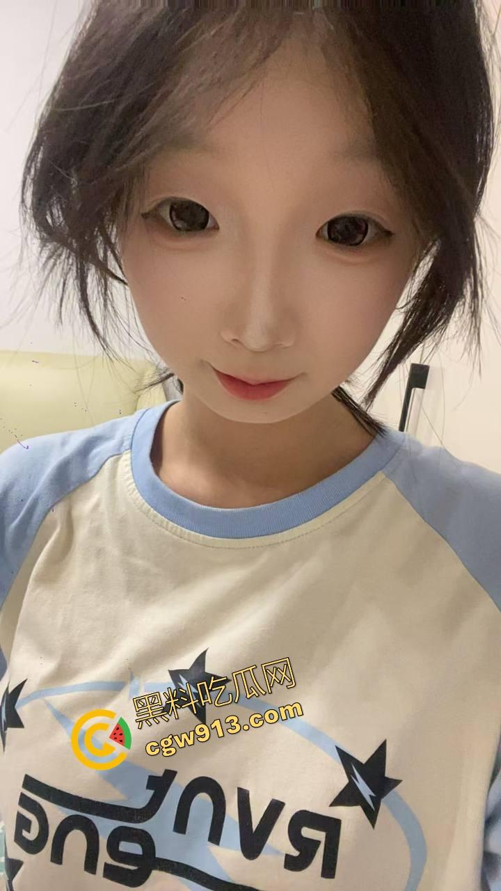 隔壁少妇【李倩倩】真会玩嘴巴当逼用,被我按着头加速操到眼泪鼻涕一把流,温热湿滑比飞机杯还绝!-1