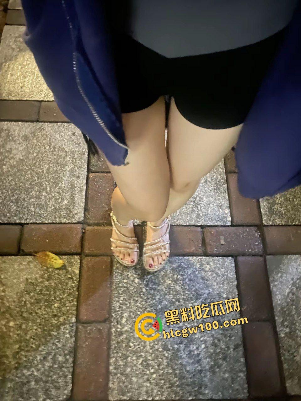 抖音清纯离异少妇反差嫩妹网红【港岛桂桂】覃老师私下骚贱的一面，JK制服约炮小帅操逼娇喘！原创独家曝光流出！-4