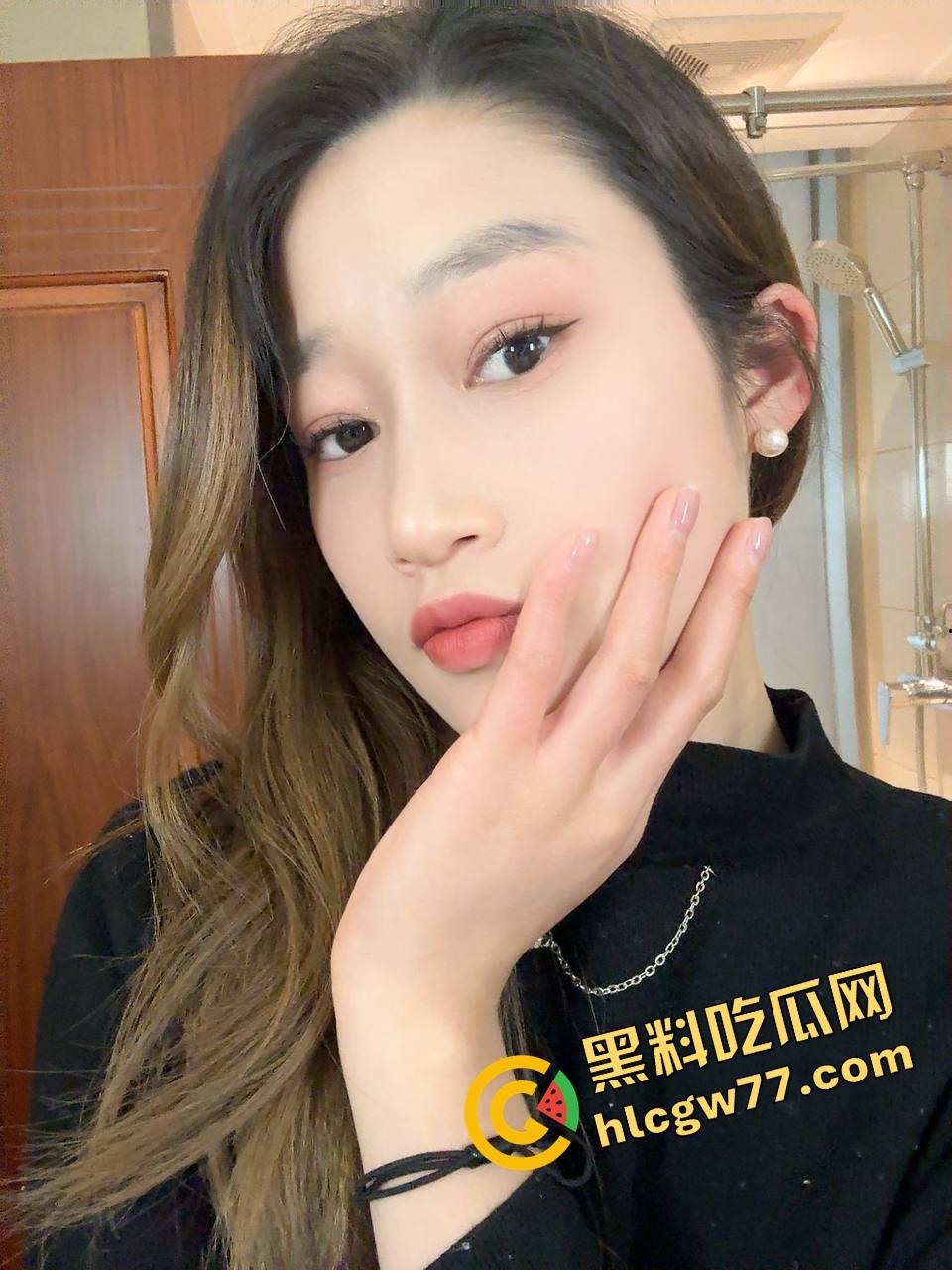 成都环球中心情侣不拉窗帘打野战，光着身子对着窗外狂操，现场直播皮影戏，爽到飞起！-1