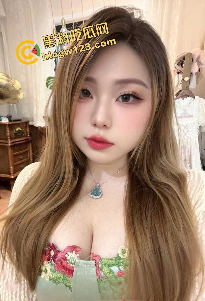 辽宁阜新反差婊【杨舒琦】翘臀开档连体衣被操到断片,3P4P全程露脸流出 前后夹击爆操群交!-4