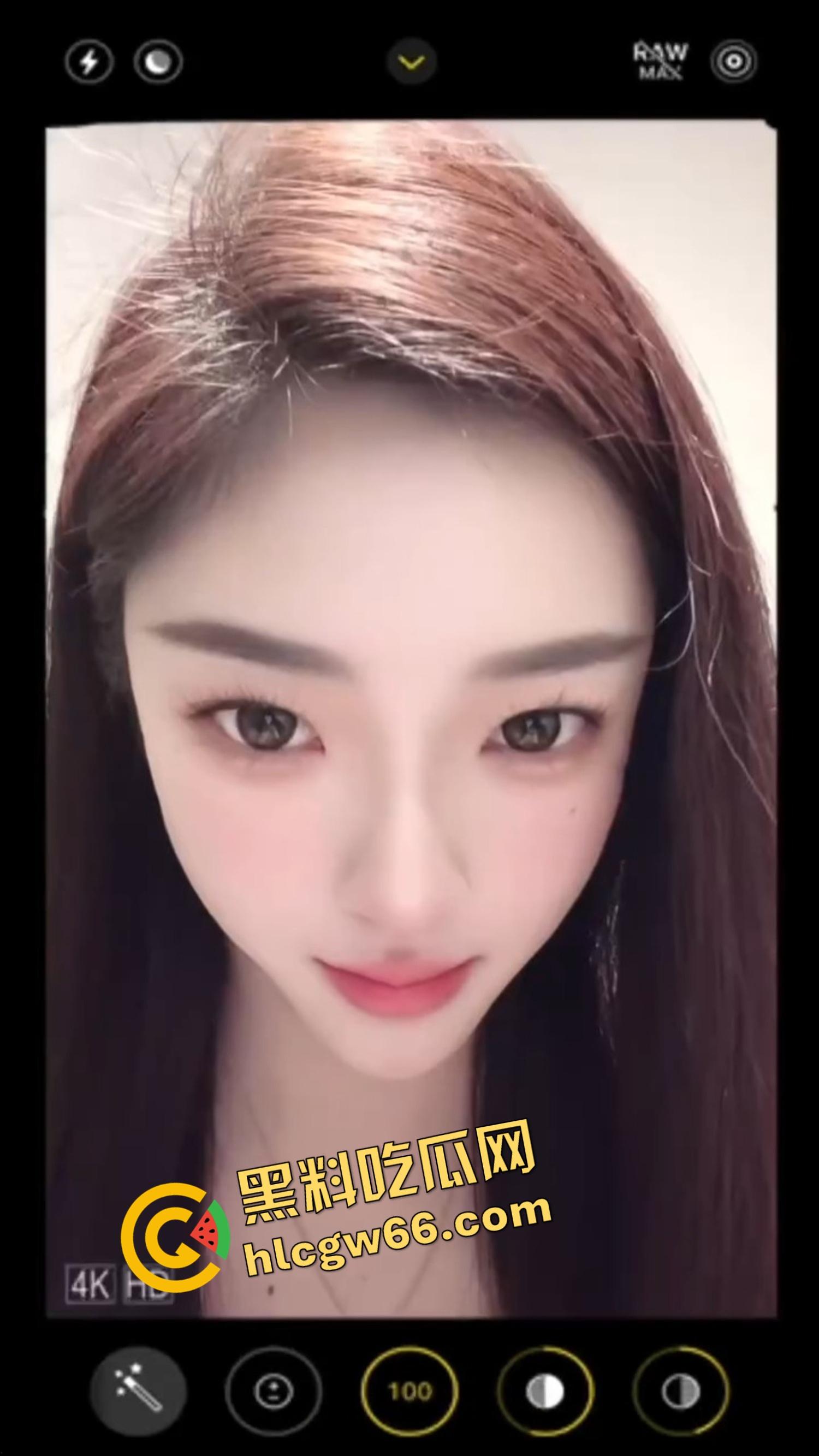 厦门老哥调教爱宠如母狗!街头穿情趣装趴地学狗叫,进男厕舔小便池,一边舔着还一脸享受!-1