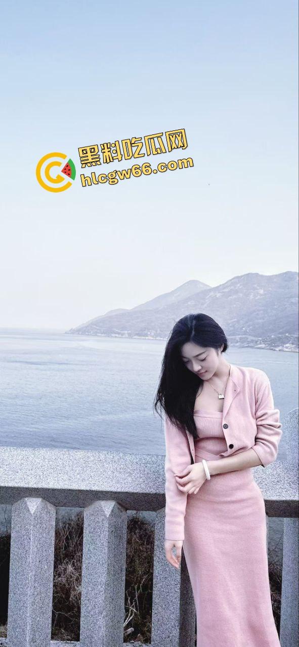 厦门老哥调教爱宠如母狗!街头穿情趣装趴地学狗叫,进男厕舔小便池,一边舔着还一脸享受!-6