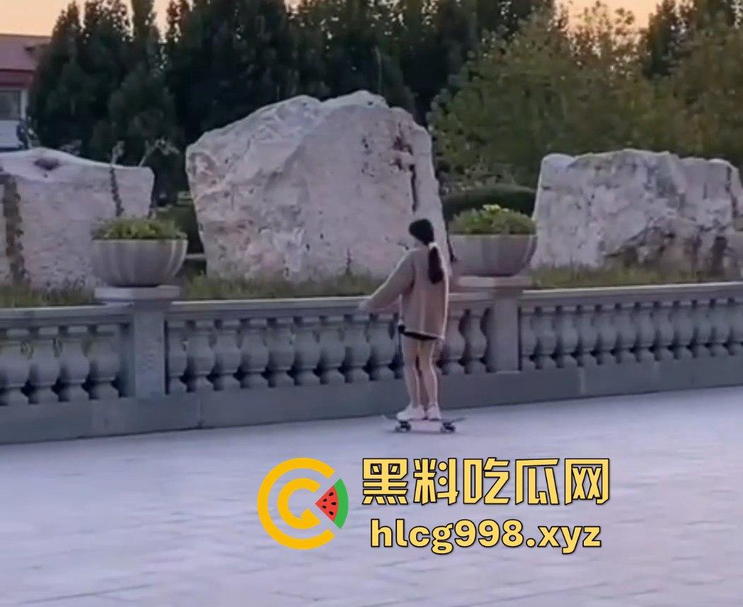 河北美院大一播音『张珊珊』口交视频泄漏！偷吃别人男友被挂校园墙，瓜友围观看看给这口活打个分！-6