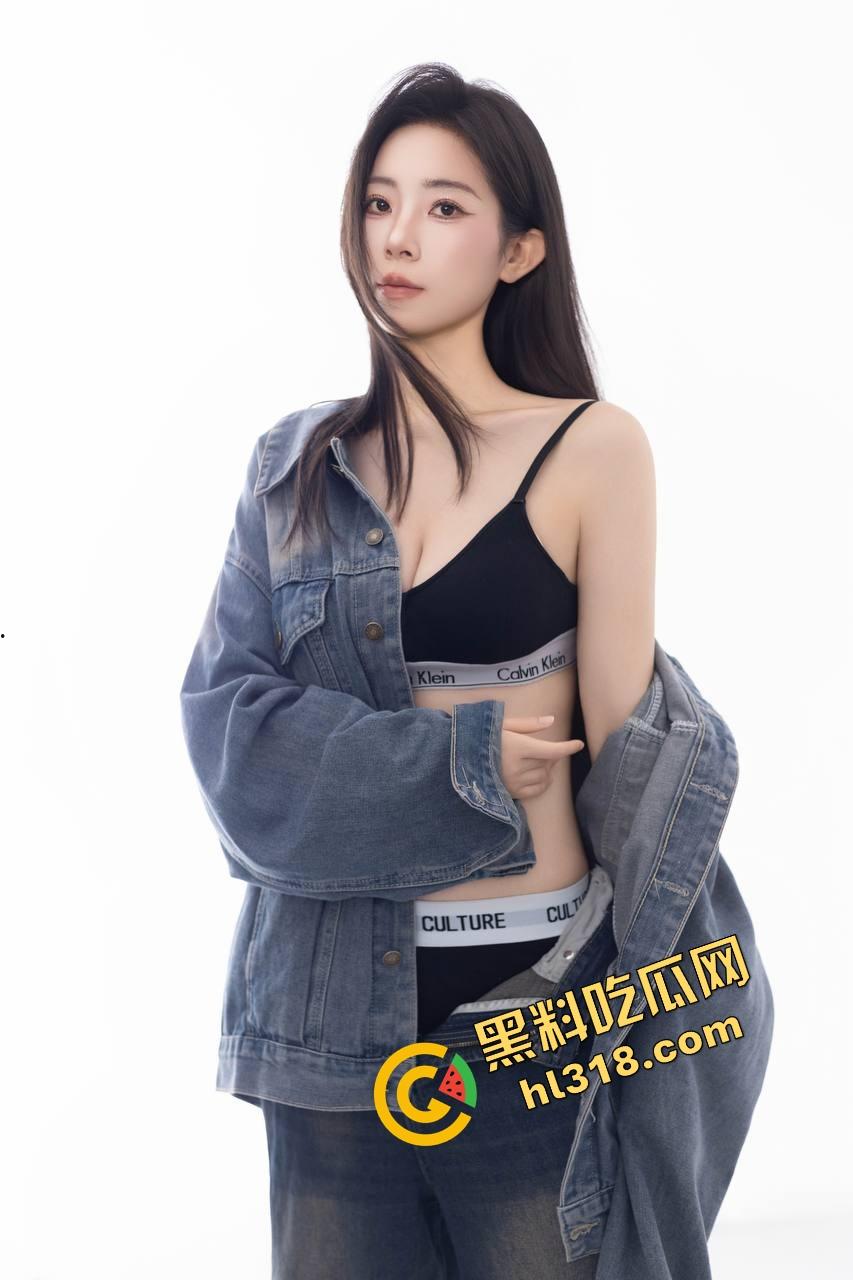 江西女大学生『范乔乔』装纯给爹看，酒店全裸架炮玩肉棒，粉红骚穴被后入到喷水，精液流成小河！-3