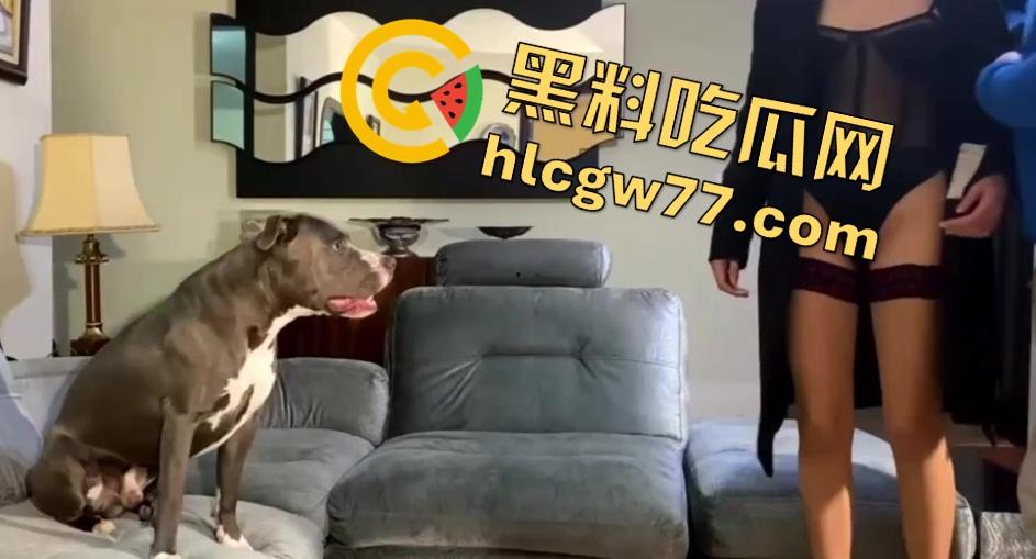 欧美人兽猎奇视频震撼曝光！妻子口完，老公让爱犬双棍填满妻子双洞太炸裂！-1