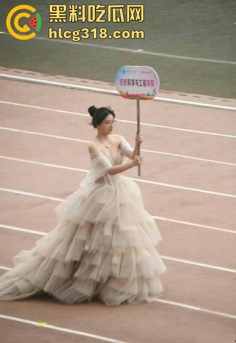 西安工程大学举牌校花【沈幼楚】，极品女神下海卖逼，疯狂捞金做外围，被外校体育生约出打桩凿穴！-4