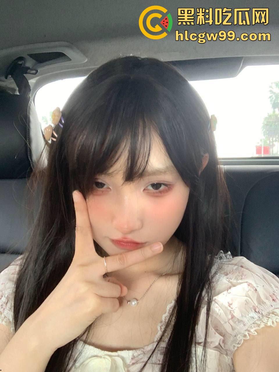 江西短发萌妹【孙怡】私密照疯传，掰穴露骚逼给男友拍，学校学霸家里宝，清纯小处女实际逼都黑了！-5