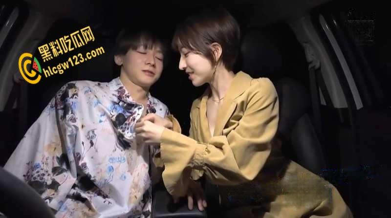 极品神颜口交吞精女王，吞精逆搭档再出新作，在车上主动给小哥提供性服务！-2