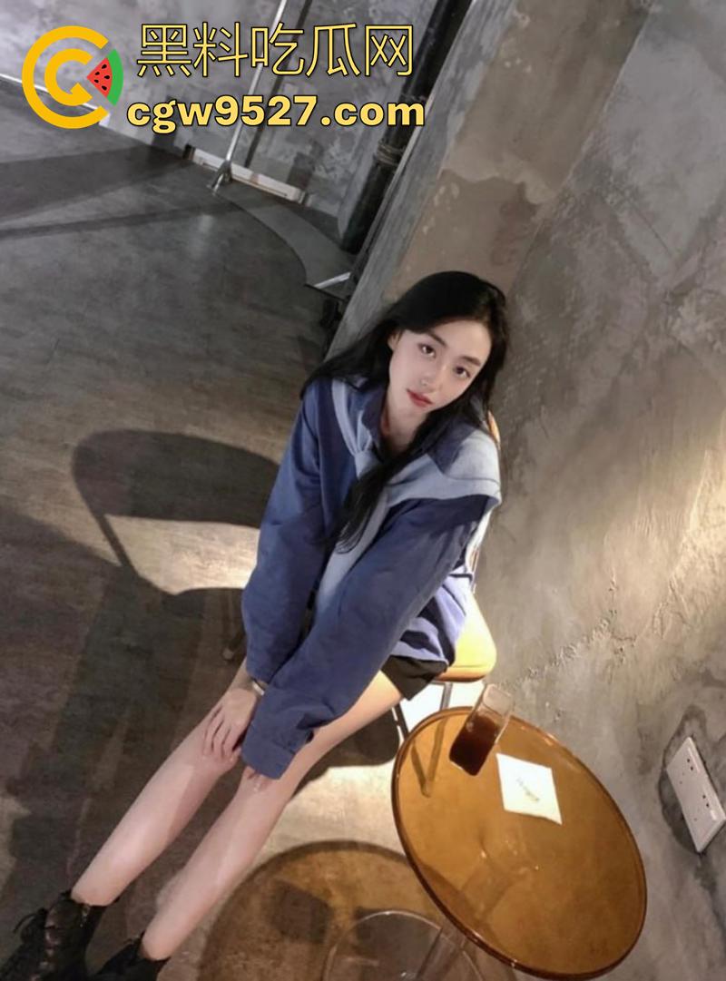 00后英语老师裸贷门事件,来自沈阳的御姐长腿女神,在山东教育机构当老师,为钱裸贷无奈肉偿抵债!-3