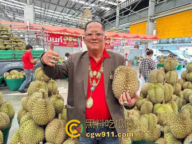 泰国榴莲富豪家门丑闻,儿子出轨后重金悬赏小三,得3万泰铢仅需一巴掌,折合人民币6500多元!-10