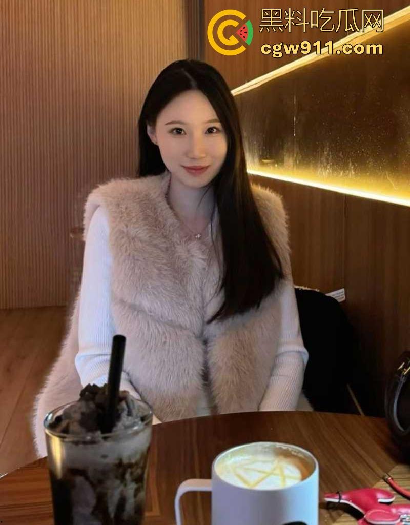 长沙理工校花【徐丽丽】约炮成瘾玩情趣调教，穿JK戴狗链被爆操颜射吞精，老淫贱了！-4