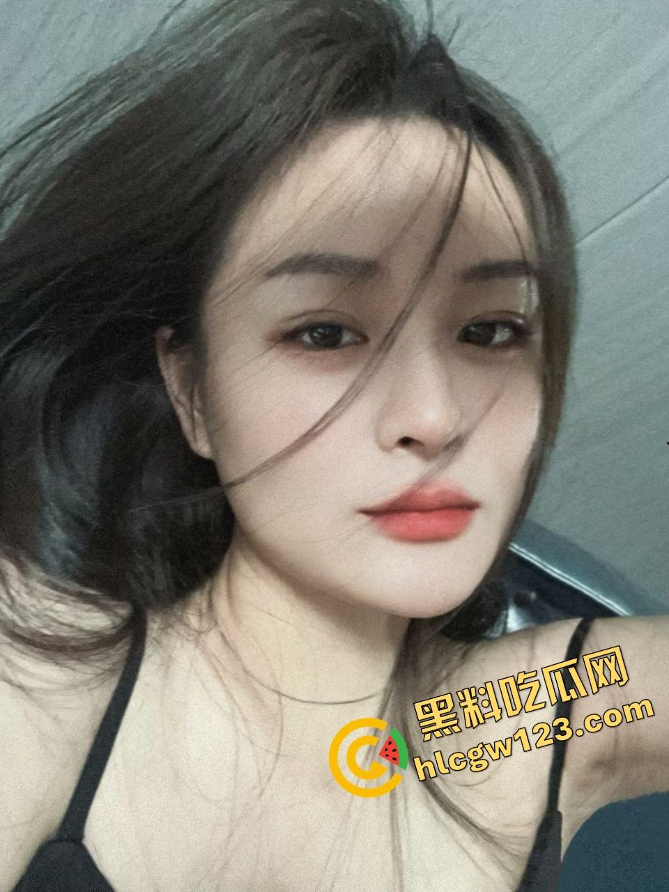 抖音主播『小苏苏』戴口球套狗链穿黑丝直播热舞，被举报下播，家人们刚硬，结果被狗逼毁了！-3