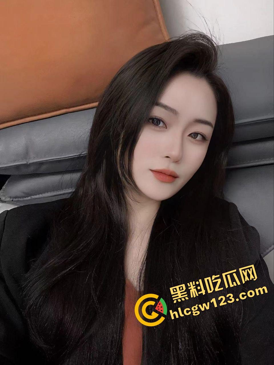 抖音主播『小苏苏』戴口球套狗链穿黑丝直播热舞，被举报下播，家人们刚硬，结果被狗逼毁了！-5