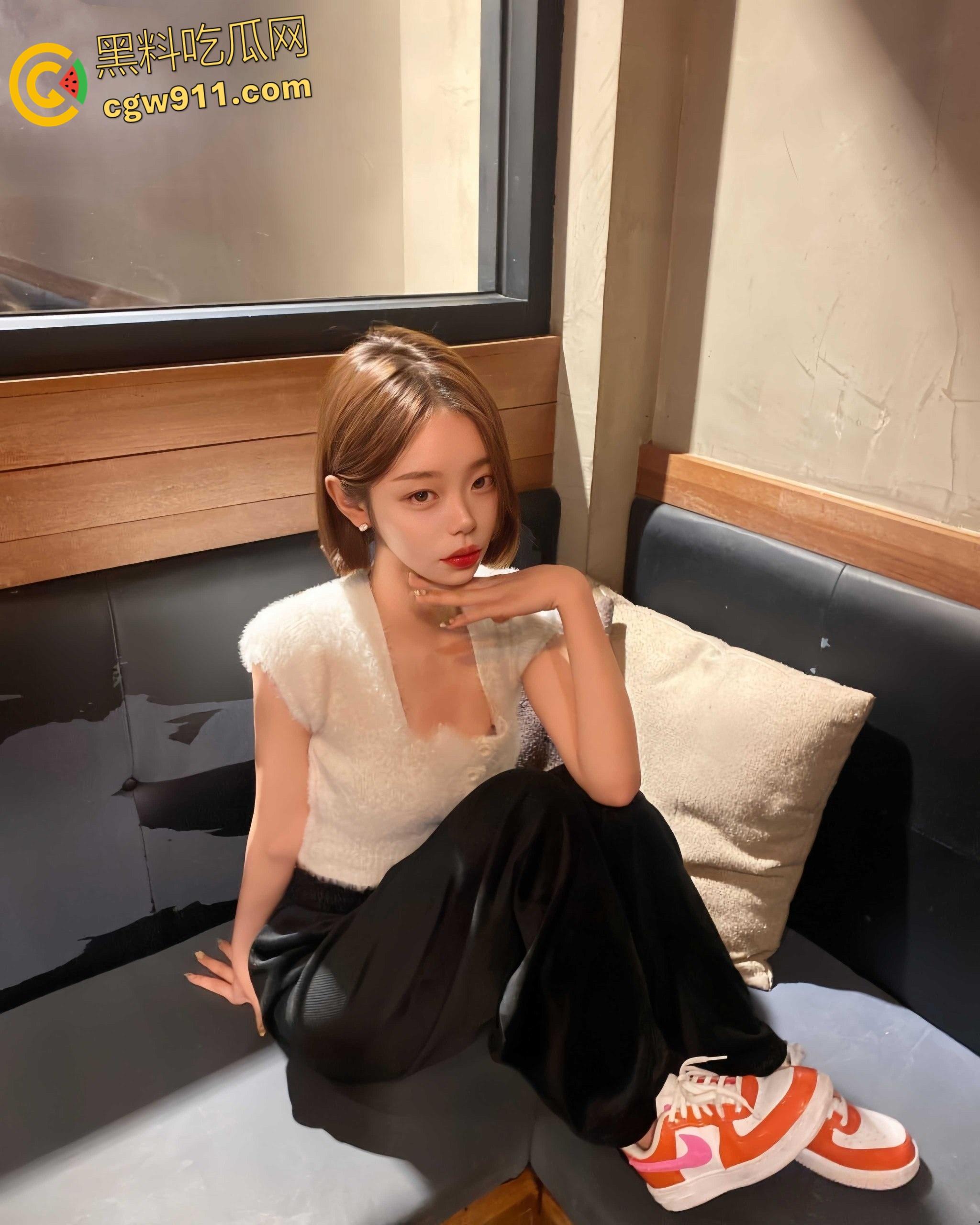 江浙沪假名媛大学生，骚母狗勾搭富二代失败被嘲笑，温泉酒店全裸泳装自拍，扒开珍珠丁字裤骑乘自慰！-6