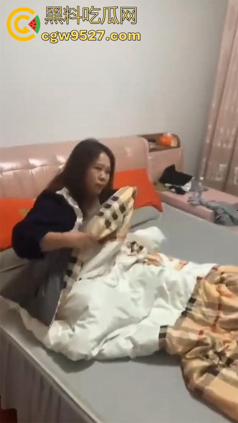 矮胖妞出轨找情夫,被老公带人回家捉奸,奸夫竟也是个小胖,果然丑人多作怪,这种长相的要记住啊!-1