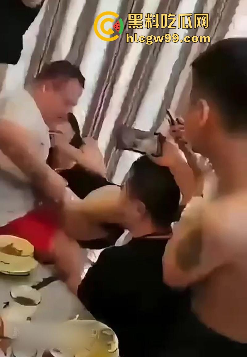 同学聚会为何成出轨场?十年前的班花饭局上撩到失控,荤段子挑动旧情,全场火花四溅!-9