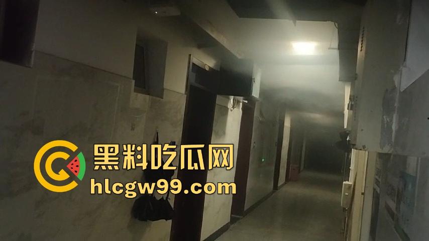 合肥工业大学研究生宿舍翻车，玩充气娃娃被舍友撞见，慌乱中烧毁证据，结果把整间宿舍点着了！-7